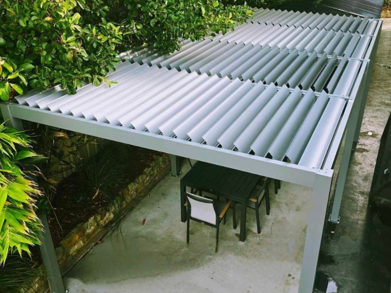 Upgrade your pergola kit with this stylish motorised louvered design, perfect for Aussie outdoor living.
